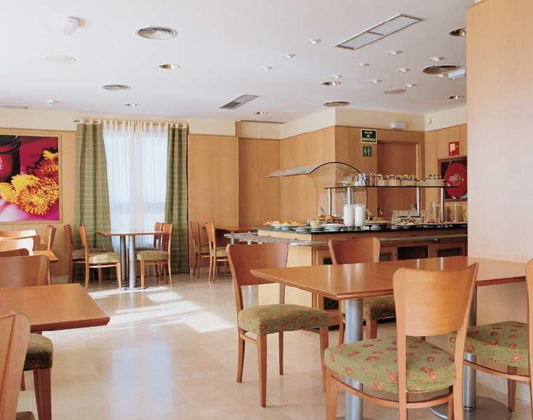 NH Leganes Hotel Restoran foto