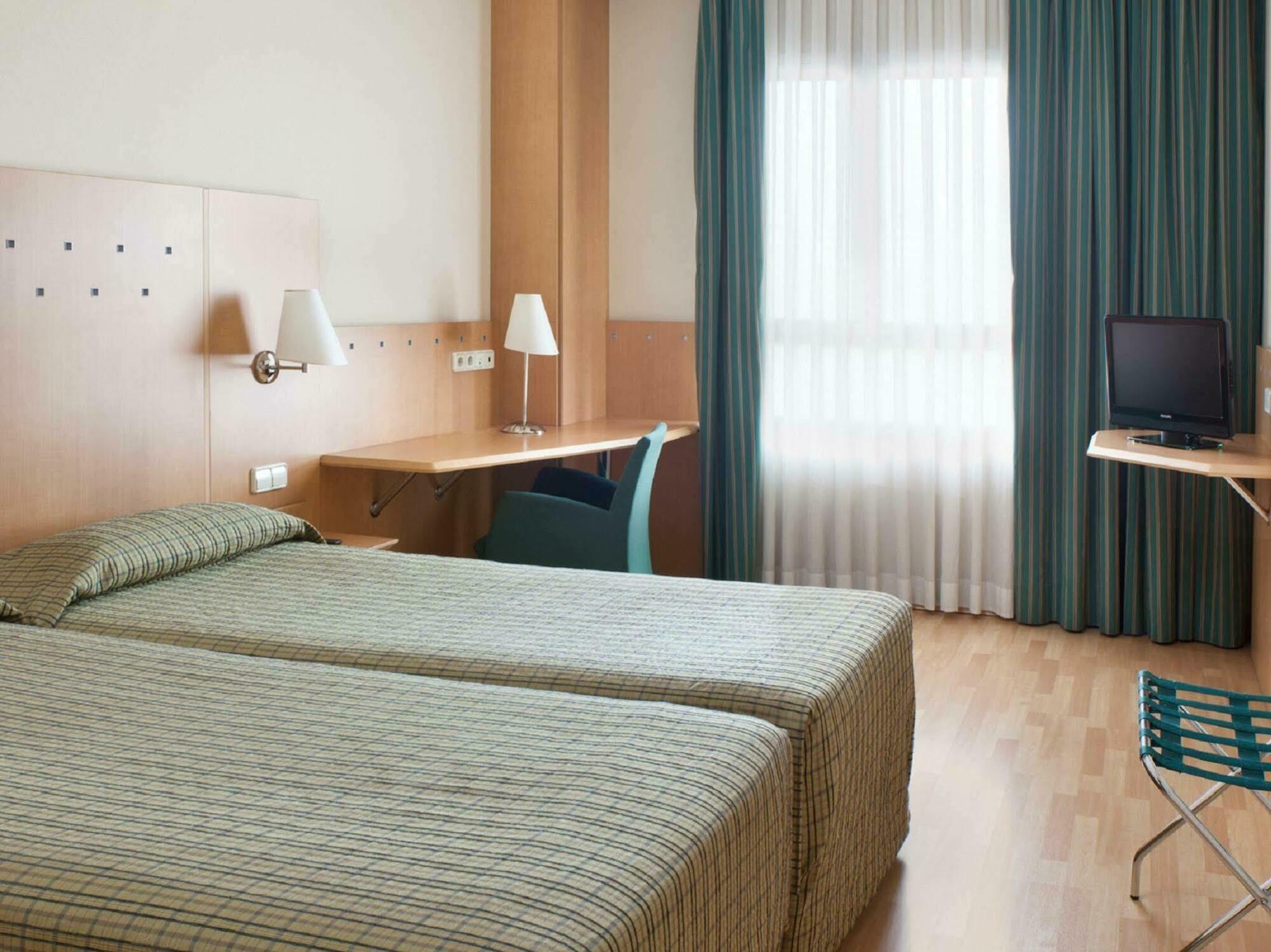 NH Leganes Hotel Bagian luar foto